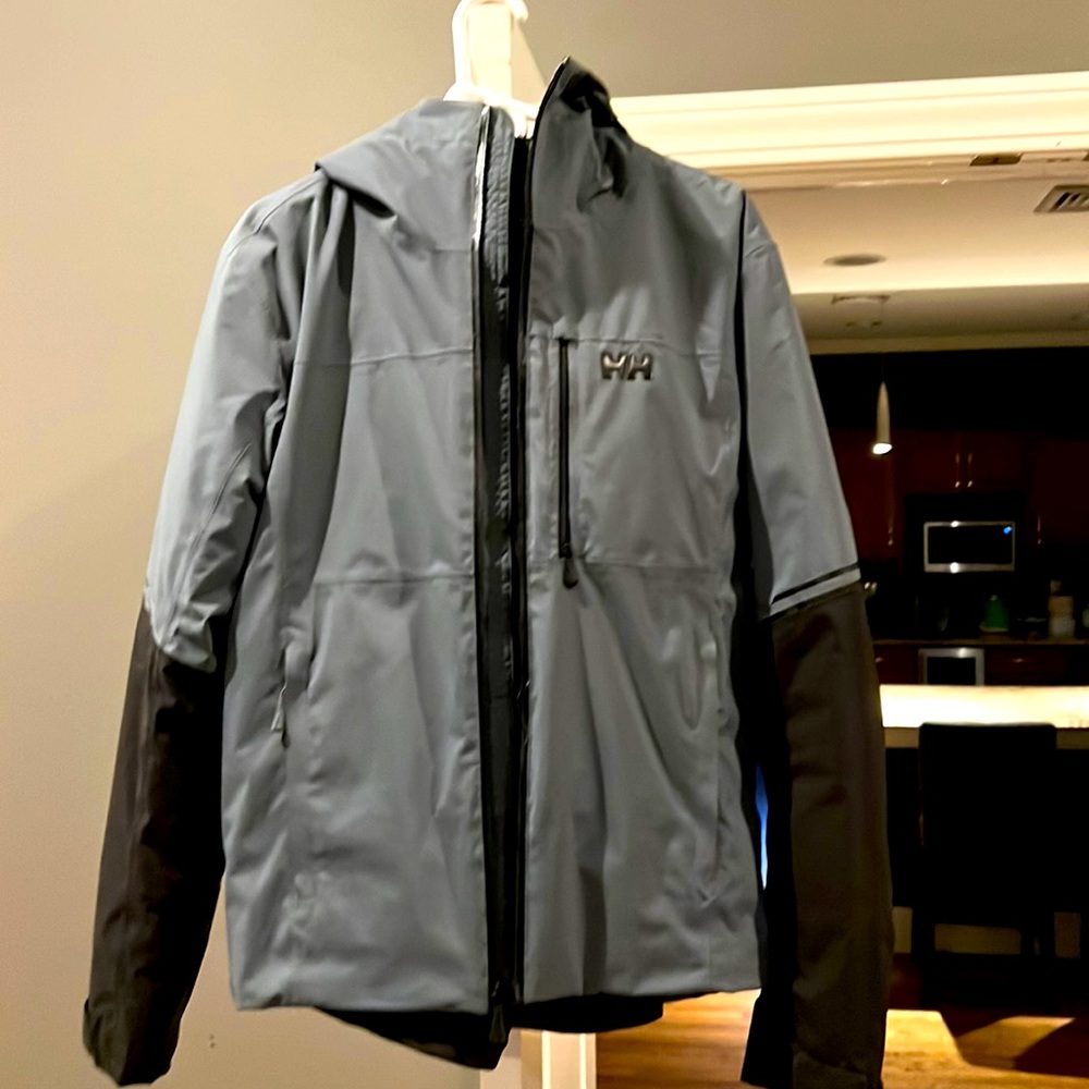 Helly Hansen men’s ski jacket like new used 1 season